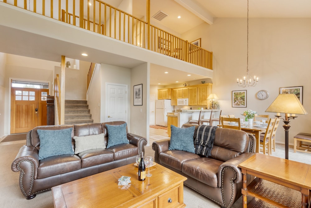 Forest Ridge Loop by Avantstay Hot Tub Private Community Amenities