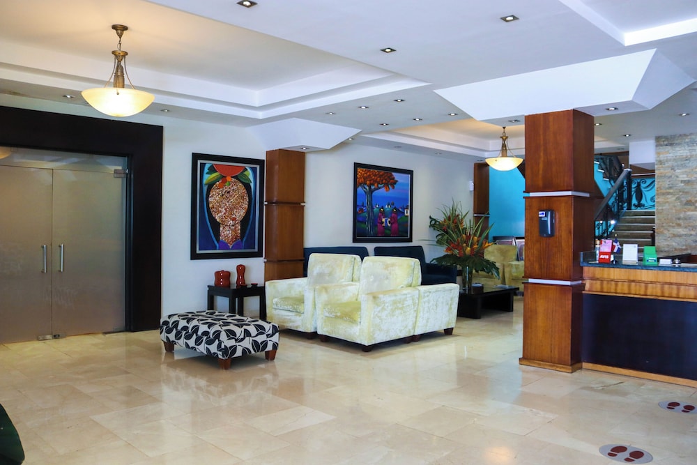 Hotel Century Plaza - Image 1