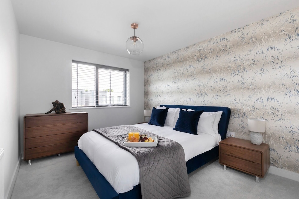 Elliot Oliver - 2 The Old Surgery: Stunning 4 Bedroom Home With Parking In Cheltenham view 2