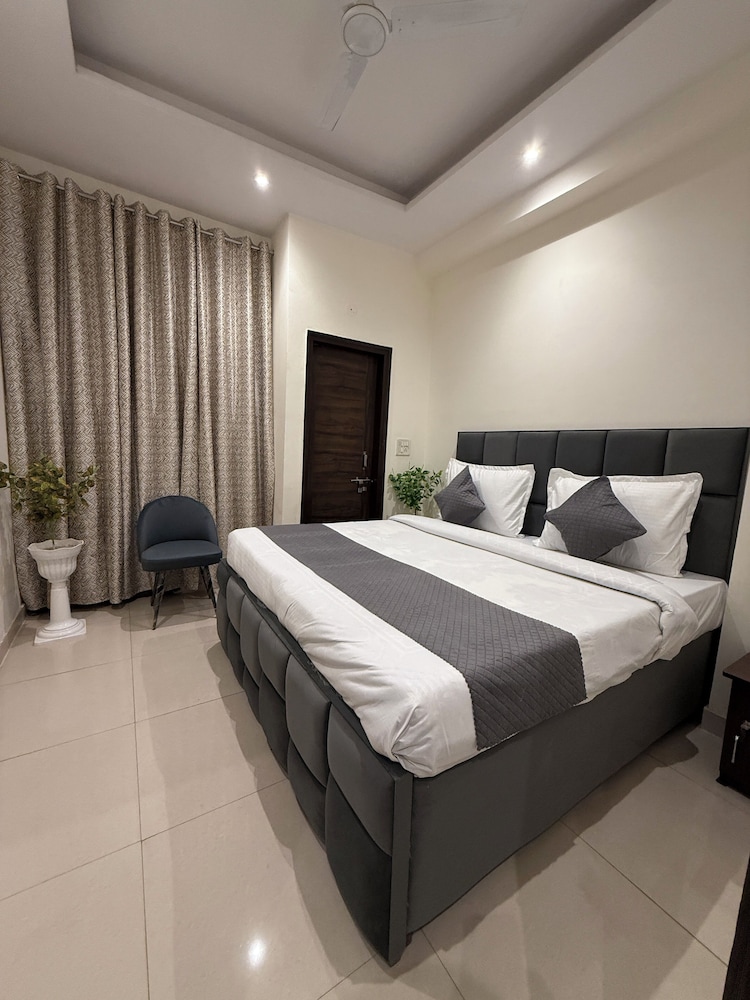 Hotel Royal India - New Palam Vihar