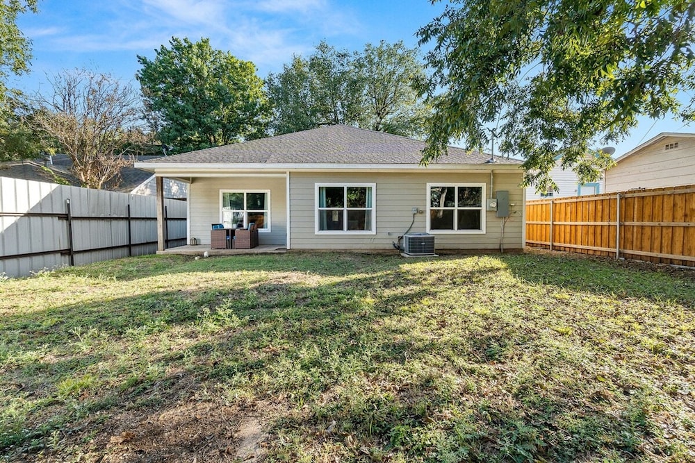 Large 3BD 2BR Lower Bishop Arts Near Downtown Dallas