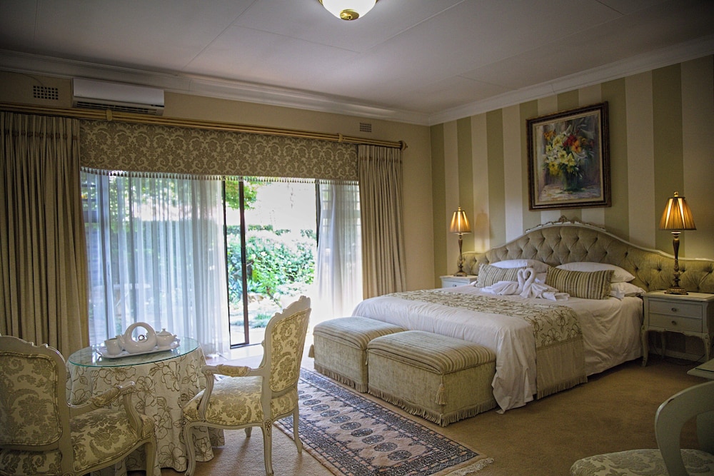 Royal Ridge Guest House and Apartments