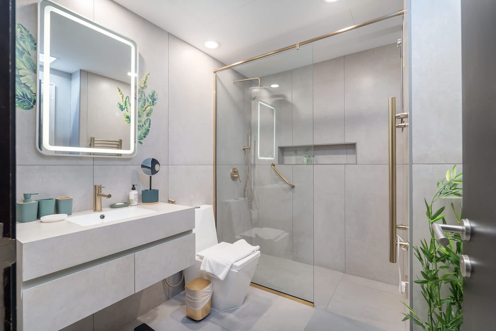 Calm 1-bedroom With Relaxing Balcony Atmosphere in Liwan