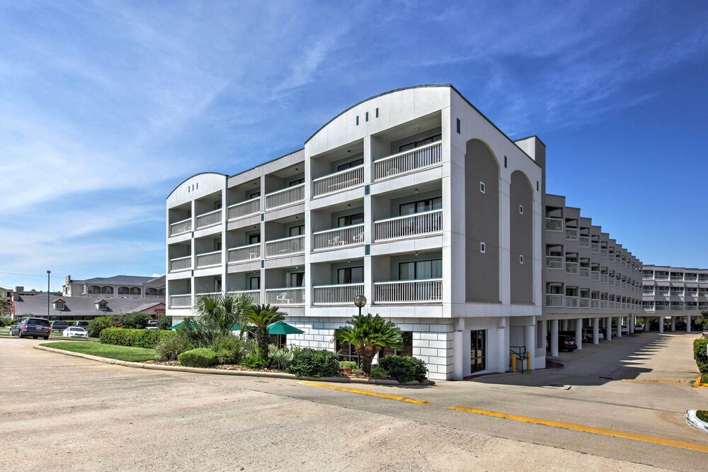 Galveston Condo w/ Oceanfront Views & 2 Pools view 5
