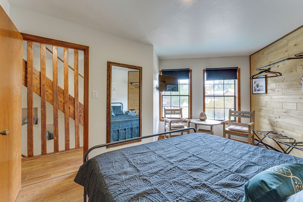 Red River Home w/ Ski Slope, Mtn & River Views!