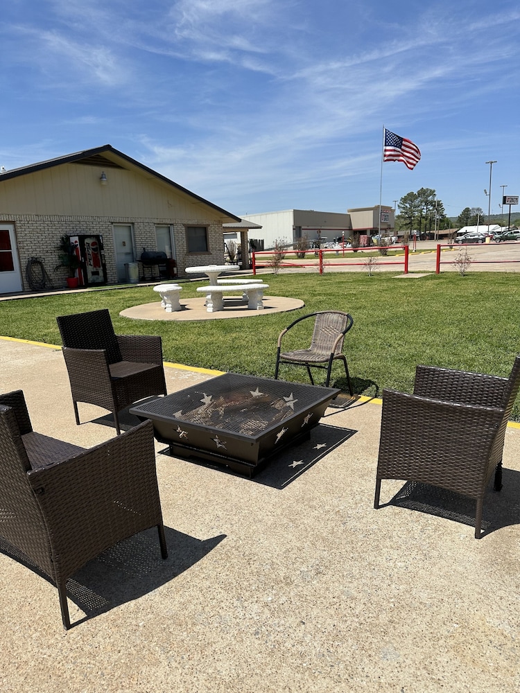 Travelers Inn Motel