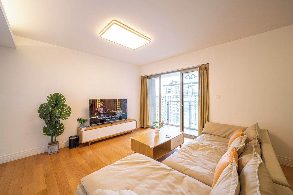 Tyms 3BR 2BA Apt Near Metro