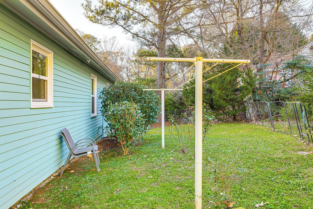1 Mi to Stone Mountain Park: Outdoor Haven!