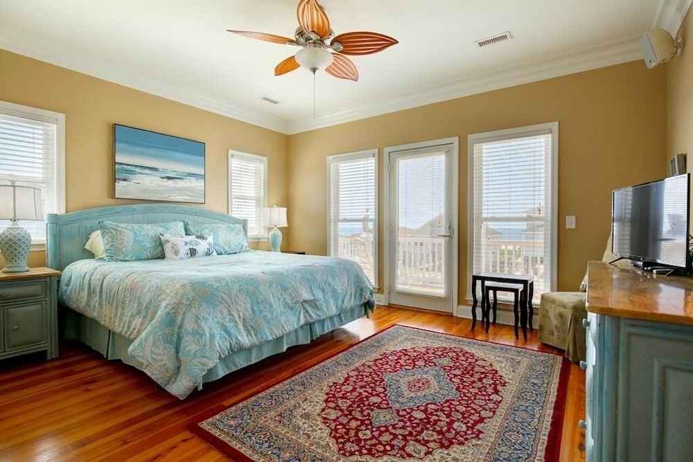 Halfway To Heaven 5 Bedroom Home by RedAwning