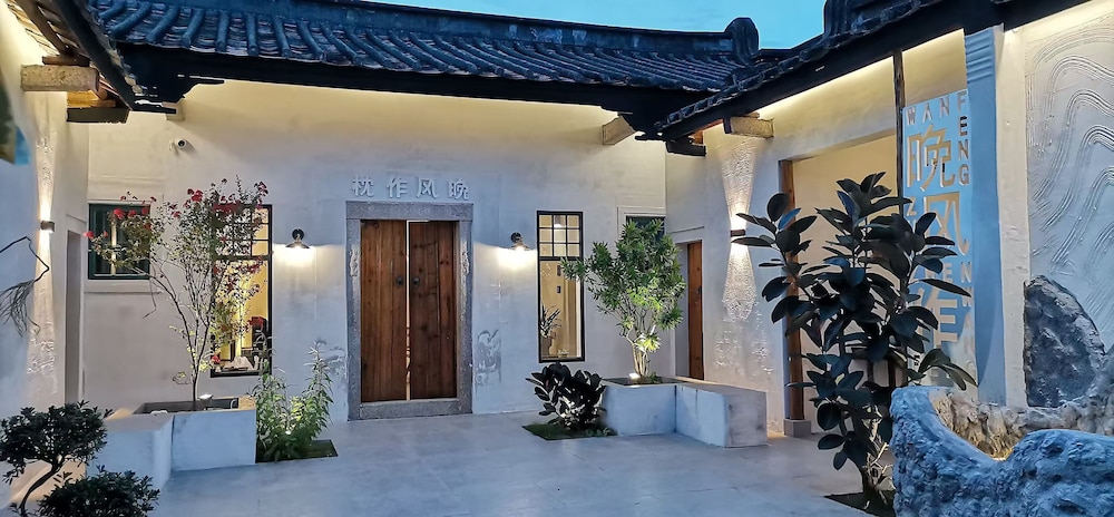 Serenity Courtyard Hotel