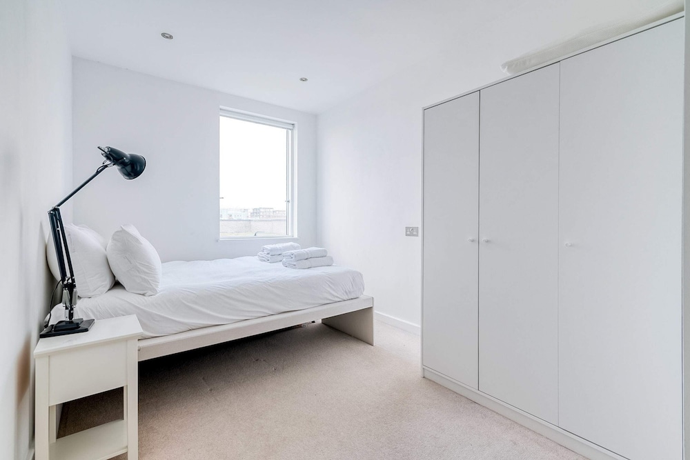Modern Bermondsey Apartment