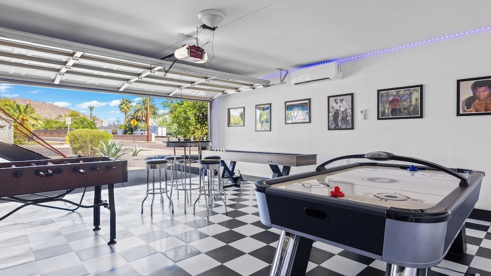 Near Camelback Mtn, Old Town, Trails, Golf + Spas w/ Pool, Hot Tub Camelback Casa by Avantstay