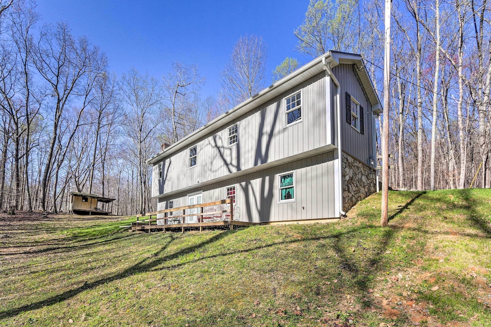 Knoxville Vacations - Peaceful Secluded Knoxville Retreat w/ Deck - Property Image 17