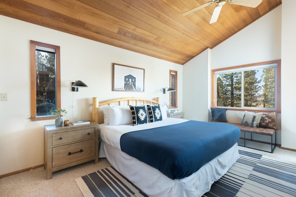 Redwood by Avantstay Secluded Cabin w/ Views & Spa 5mins to Northstar! view 3