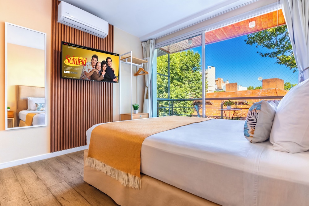 Deluxe Apartments Downtown by BueRentals
