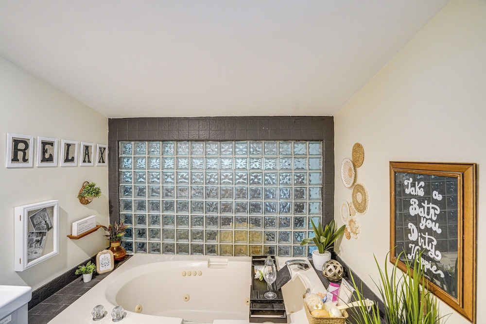 Family-friendly Richmond Cottage w/ Private Yard