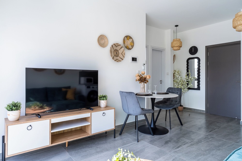 Azoria - Stylish 1-BR Apartment in Kiti