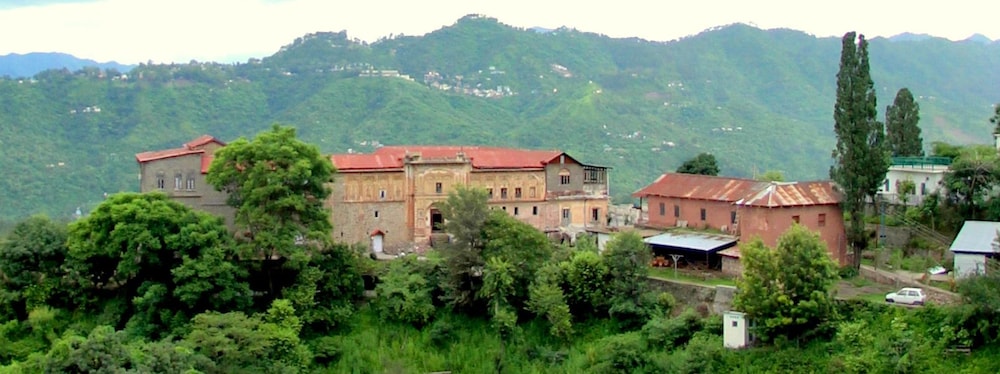 Alcor Spa Resort Kasauli
