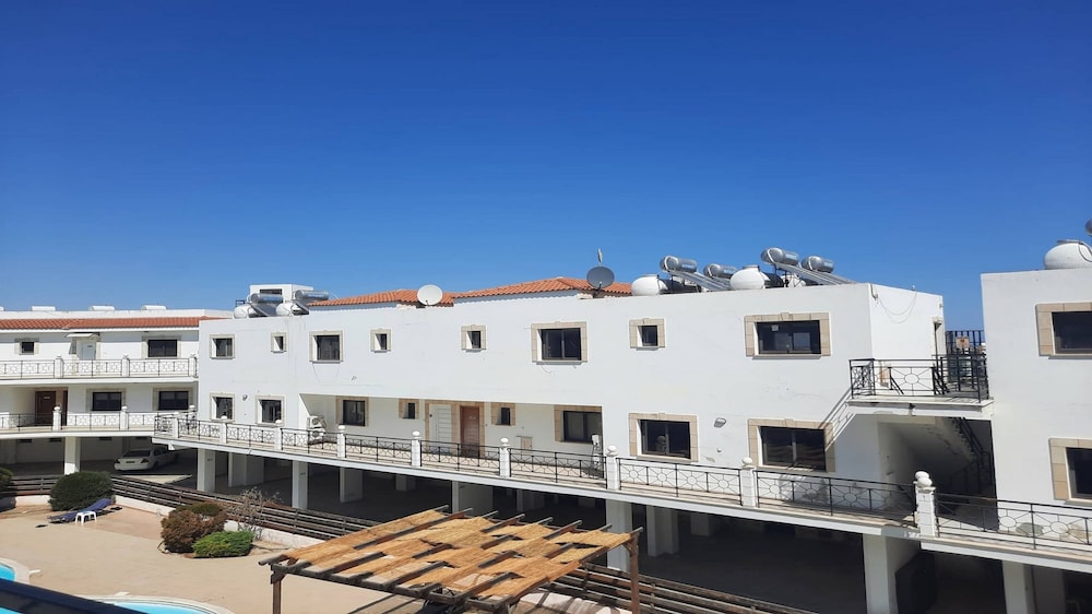 Paramount Gardens Resorts C201