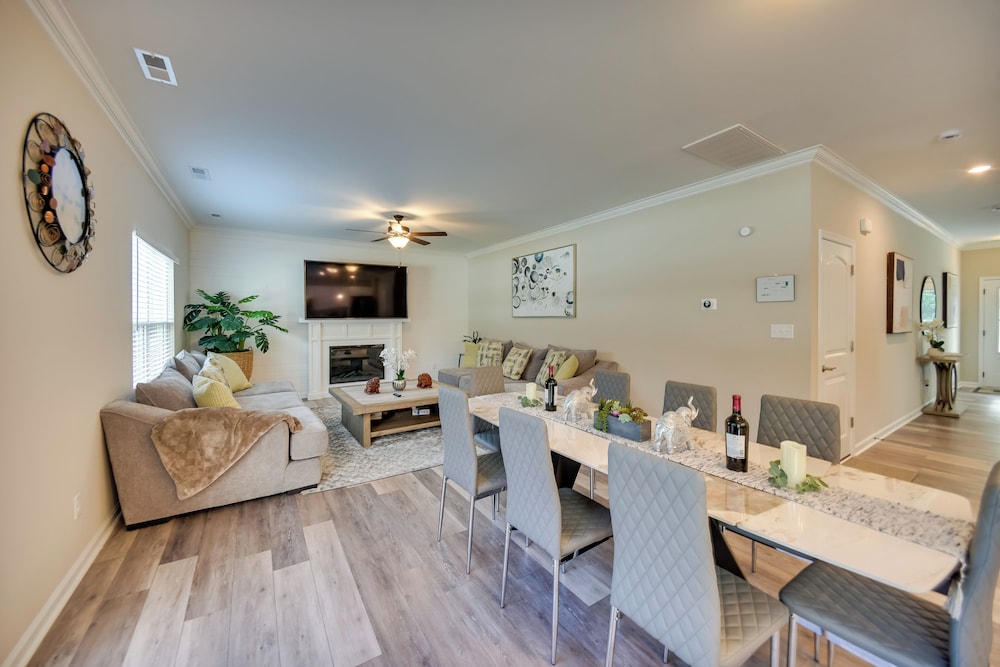 Walk to Beach: Group Getaway in Coastal Virginia