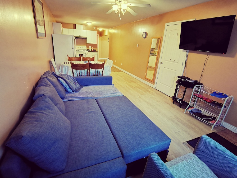 Surrey Vacations - Family Suite - Property Image 18