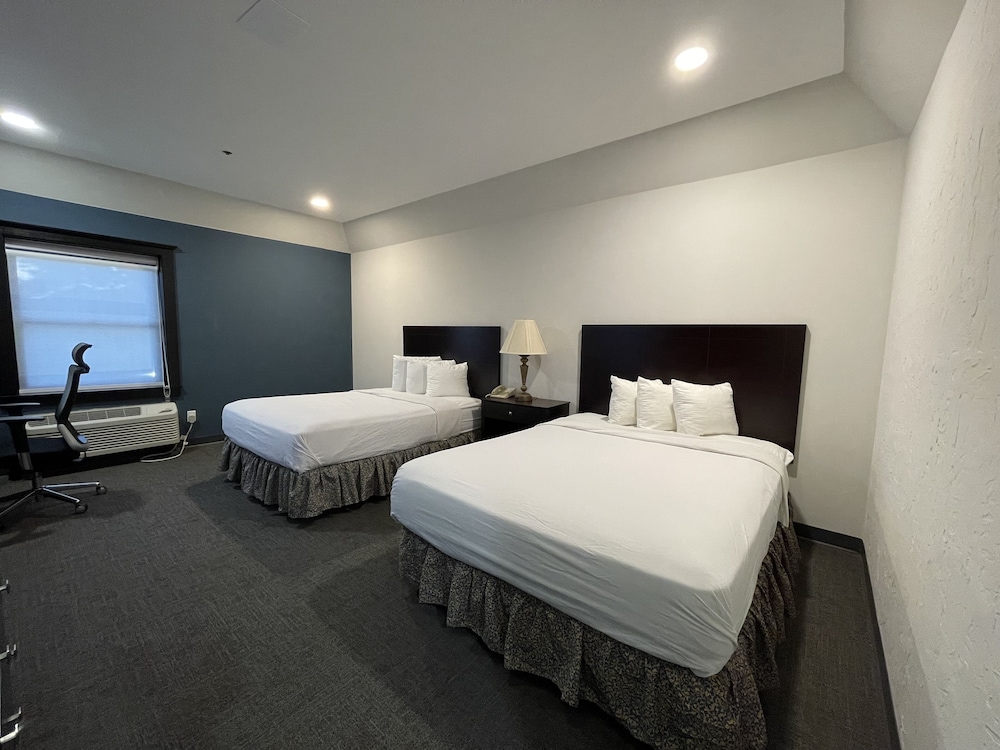 Bloomington Vacations - The Chateau Hotel and Conference Center - Property Image 90