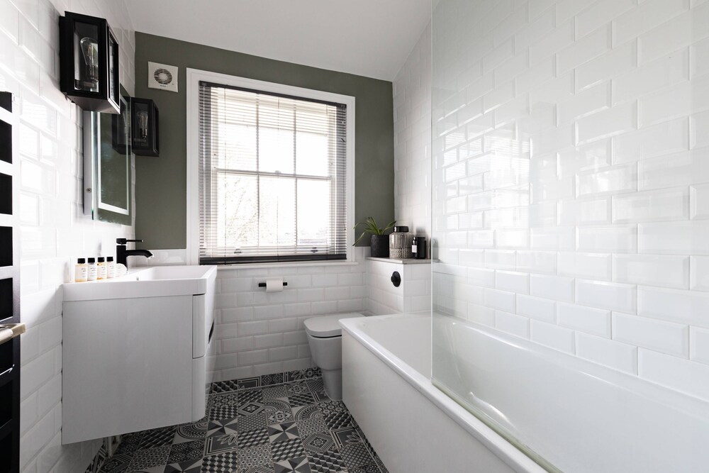 Westbourne Park Road XVI by Onefinestay