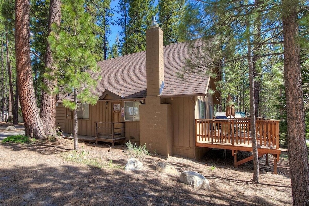 Lake Tahoe Vacations - Coyote Den 3 Bedroom Home by RedAwning - Property Image 11