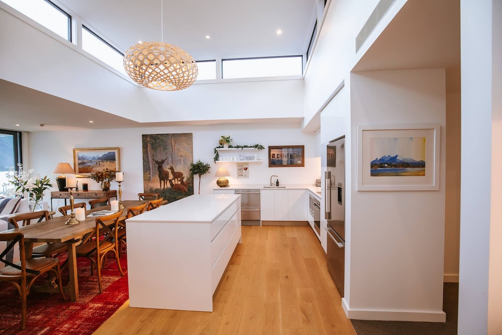 Nautilus - Sleeps 8 - Lake Views