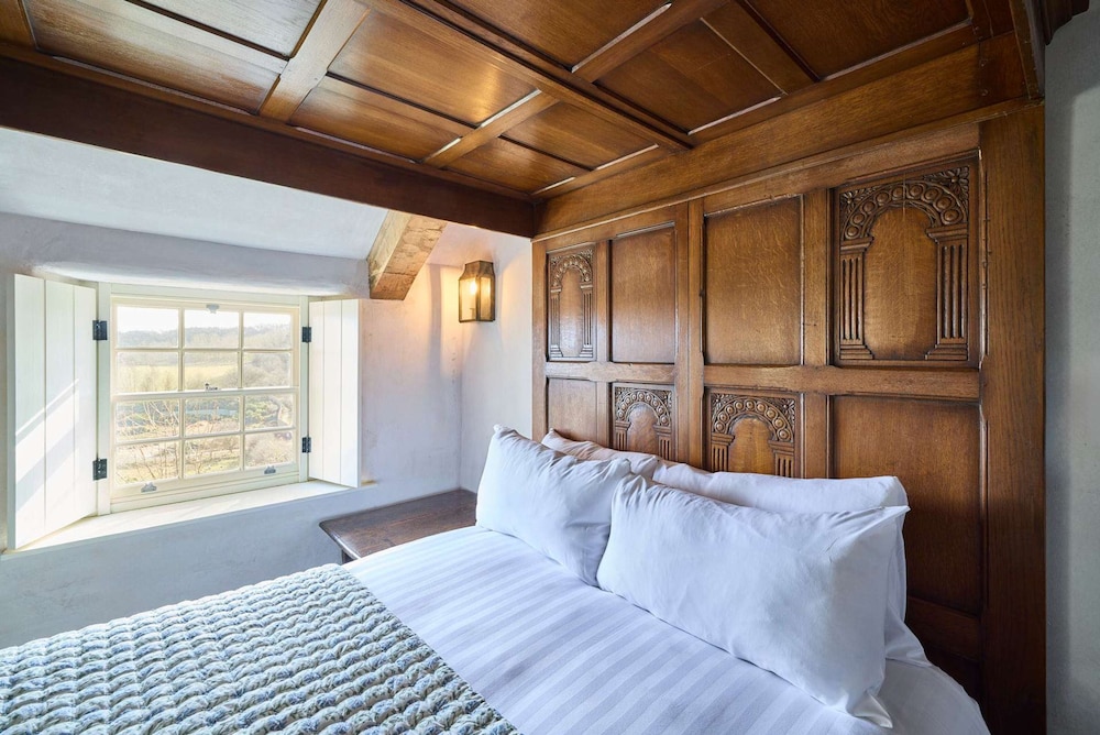 Host Stay Potters Cottage