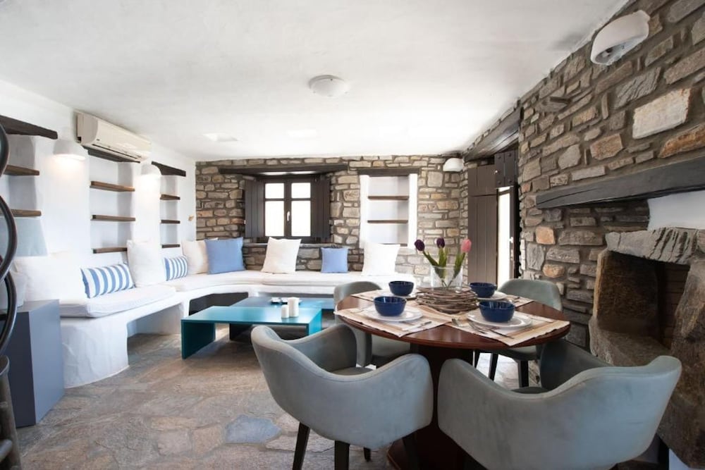 Aspro Paros Villa for 6-7