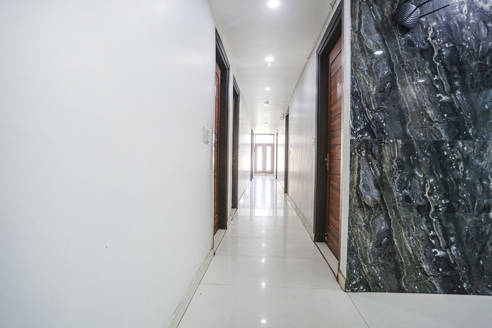 Fabhotel Gold Inn