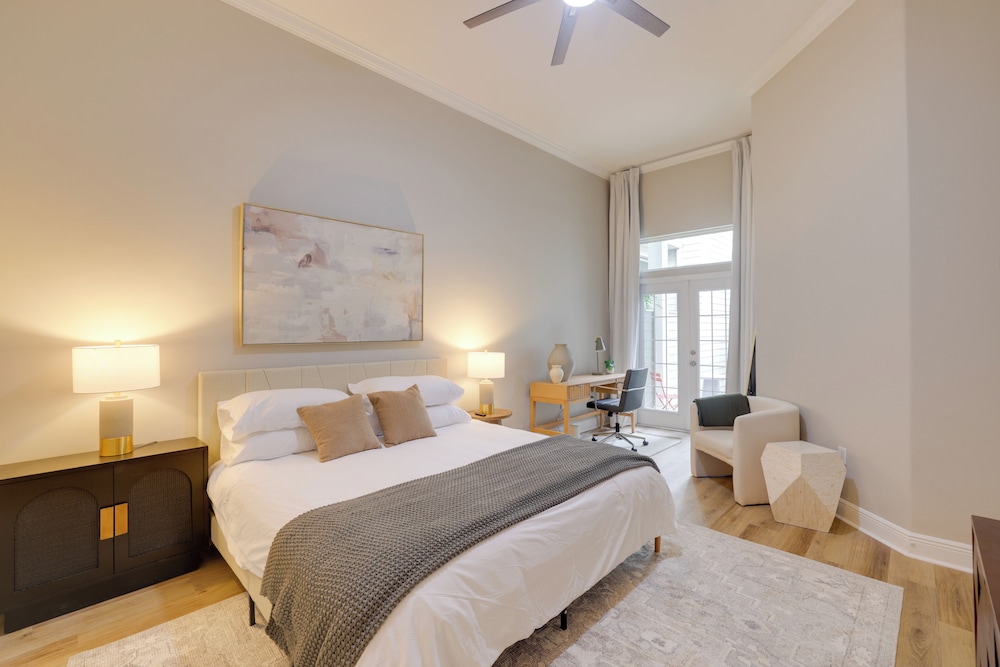 Townhome w/ Patio < 5 Mi to UF Campus!