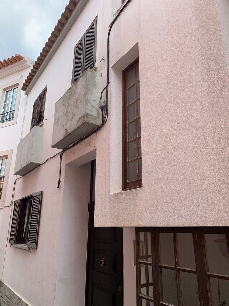 Charming old town apartment Cascais view 3