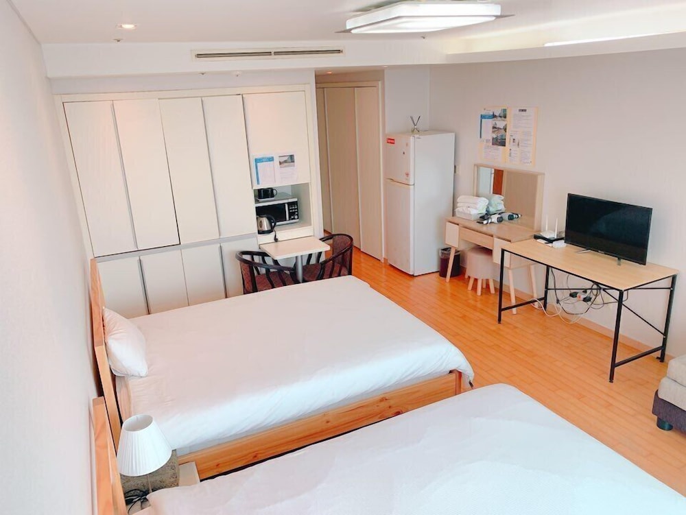 Gogo House