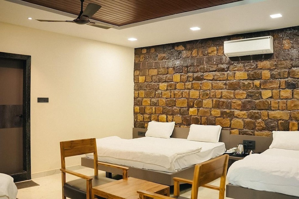 AKAY Resort & Villas