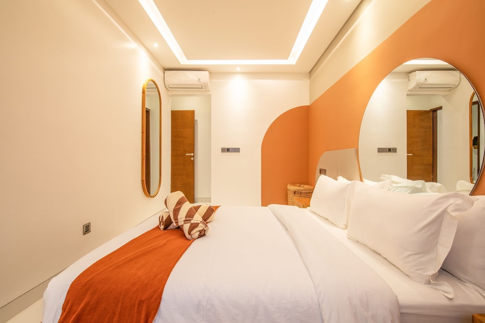 Mateo Villa Marvelous 6BR 2 Mins to Beach