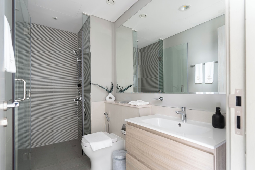 KeyRock - Modern 1BR in Zada with Pool