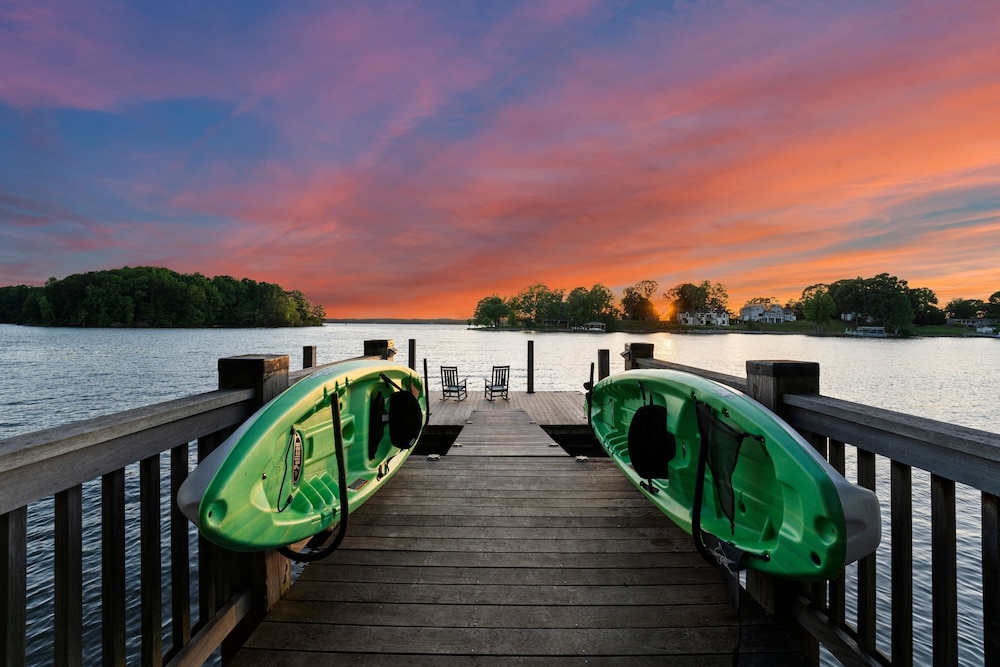 Sunset Shores Resort The Grand House by Avantstay