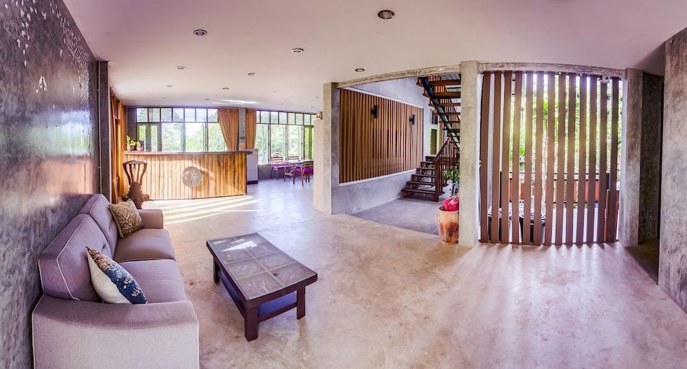 Tonmai Suites