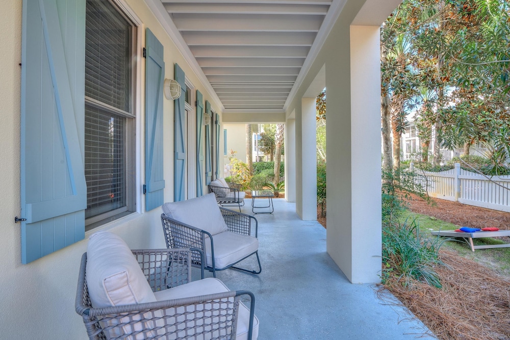 Destin Dream by Avantstay 2-story Home Walk to Beach Hot Tub Golf Cart
