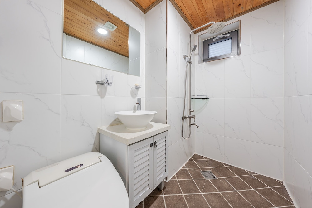 Geoje Pension Kan Pool Villa
