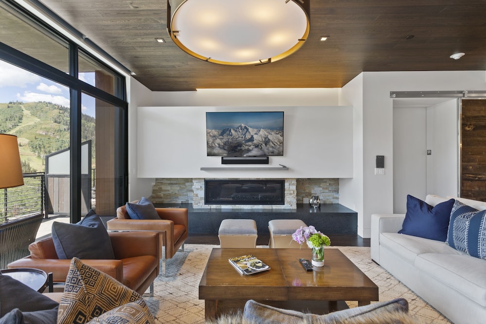 One Empire Pass Lodge at Deer Valley Resort - Three Bedroom Residence #504 3 Condo