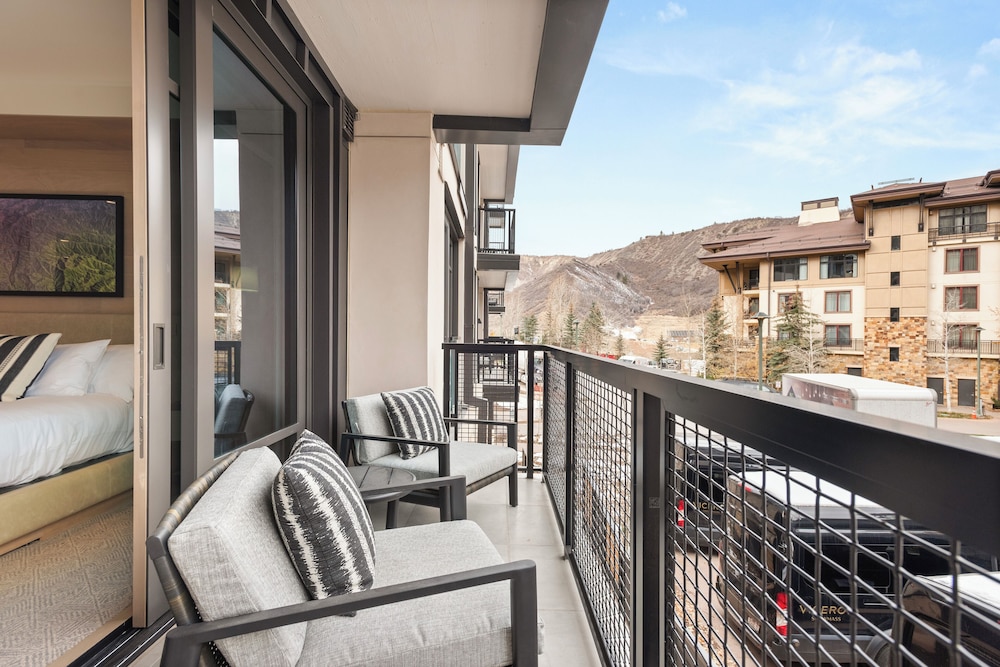Snowmass Lux Getaway by Snowmass Vacations