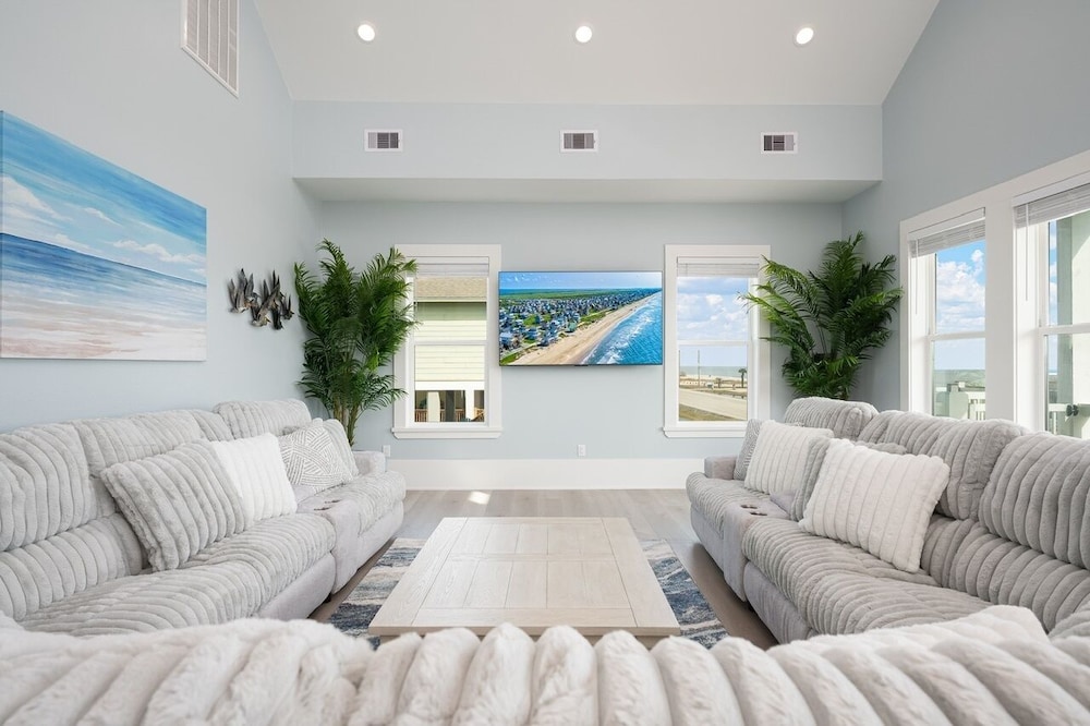 Fins & Feathers 3 Bedroom Home
