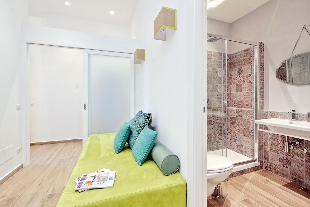 Rm-h501-pale6h3 Monti Apartments - M12