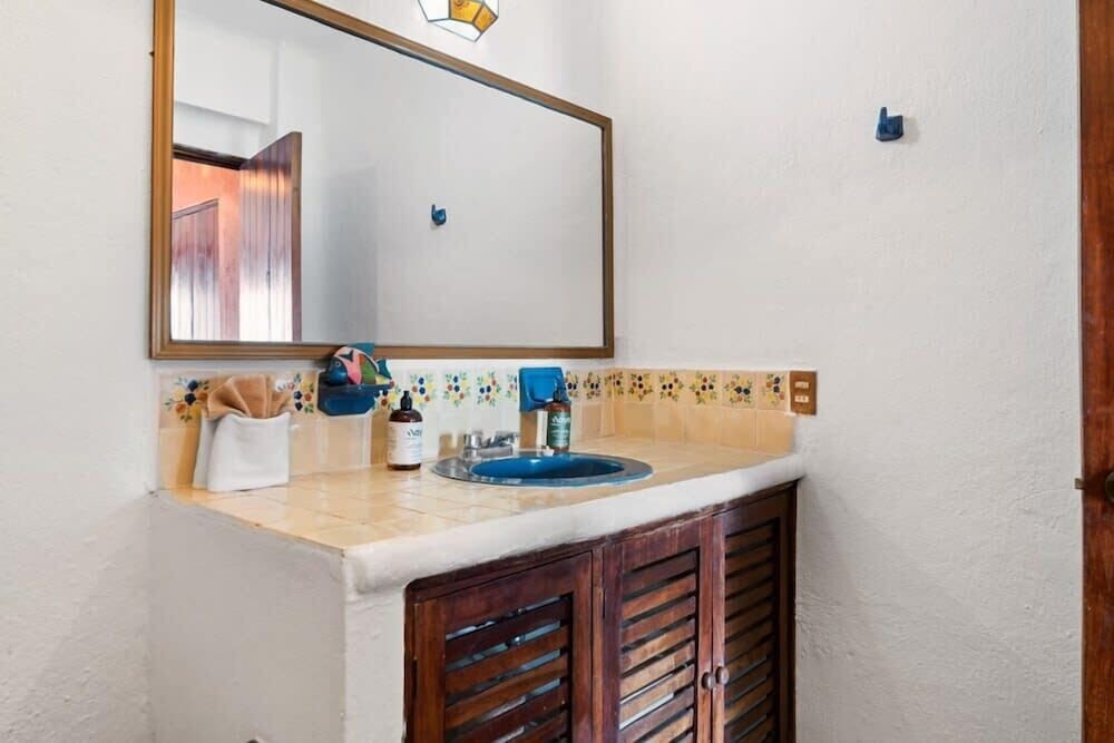 Ocean View 2Br Condo-balcony-beach-pool 710