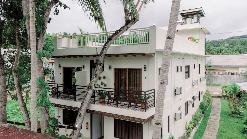 LOBOC RIVERSIDE INN and RESTAURANT
