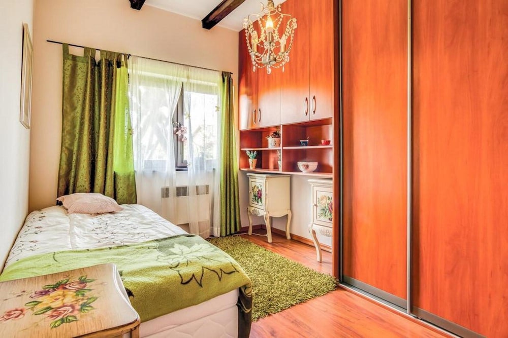 Comfortable Holiday Home With Garden, by the Lake view 2