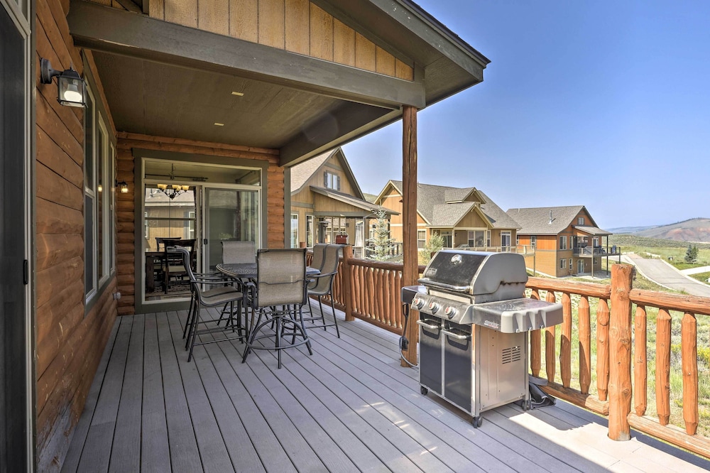 Deluxe Granby Ranch Hillside Home: Private Hot Tub